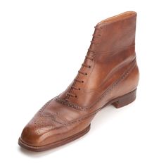 Original Retail Price: $7495 Pre-Owned,They have been worn once, indoor Bespoke Estimated EU Size: 7.5D Estimated US Size: 8.5 Brown Color Made of Leather Oxford Lace-up Closure - 10 Eyelet Leather Outsole Square Toe Shape Wingtip Brogue Medallion Made In France Included Shoe Bags and trees Outsole: 11.5" Insole: 10.75" Width: 4" This product is located in our EU warehouse. John Lobb, Leather Brogues, Shoe Bags, Brown Color, Made In France, Combat Boots, Dress Shoes Men, Brown Leather, Oxford Shoes