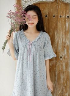 Casual V-neck Nightgown For Home, Sweet Sleepwear For Spring Sleepover, Sweet Sleepwear For Sleepovers In Spring, Sweet Sleepwear For Sleepover In Spring, Sweet Spring Sleepwear, V-neck Sleepwear With Ruffles, Cute V-neck Summer Sleepwear, Sweet Summer Sleepwear, Spring Short Sleeve Sleepwear For Home