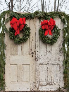 Rustic Christmas Door with Wreaths Photography Backdrop - A rustic holiday-themed photography backdrop featuring two vintage wooden doors adorned with wreaths and red bows Holiday Photography Backdrops, Photo Backdrop Christmas, Holiday Portraits, Holiday Greenery, Christmas Mini Sessions, Holiday Photography, Christmas Backdrops, Rustic Holiday, Christmas Photography