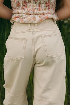 Upgrade your wardrobe with our Brayden Barrel Denim-Natural pants! The wide leg and relaxed fit provide comfort and style, while the tan seam details add a touch of uniqueness. These pants are perfect for any occasion, but be aware - they do run on the shorter side. Grab a pair today and elevate your look! *Relaxed fit, runs a bit big* Material Content: 98% Cotton // 2% Spandex Material Pattern: Solid Bryn is 5’1” and wearing a small Model Measurements: Bryn: Height: 5’1” // Chest: 30” // Waist: Chic Beige High-waist Flare Jeans, Chic High Waist Beige Flare Jeans, Beige Wide-leg Jeans With Five Pockets, Beige Wide-leg Jeans, Chic Beige Cropped Wide Leg Pants, Beige Wide Leg Flare Jeans For Fall, Straight Leg Cotton Bottoms With Contrast Stitching, Wide Leg Flare Jeans In Beige With Five Pockets, Spring Jeans With Seam Detailing And Tapered Leg