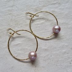 Small Pink Hoop Earrings For Anniversary, Pink Hoop Earrings For Anniversary, Pink Small Hoop Jewelry For Anniversary, Elegant Hammered Hoop Earrings, Elegant Hammered Round Hoop Earrings, Hammered Pearl Jewelry For Wedding, Gold Hoop Pearl Earrings For Wedding, Hammered Round Wedding Earrings, Elegant Hammered Small Hoop Jewelry