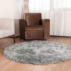 Soft Faux Sheepskin Fur Fluffy Area Rug in Gray #color_gray Bathroom Area Rug, Bedroom Area Rugs, Fluffy Area Rug, Faux Fur Area Rug, Faux Fur Rug, Fur Rug, Rug Size Guide, Plush Rug, Sheepskin Rug