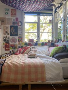 a bed room with a neatly made bed and lots of pillows on top of it