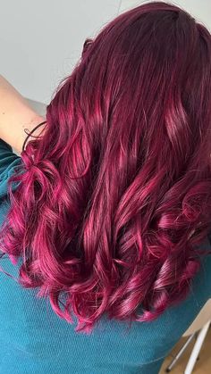 Raspberry Hair, Hair Color Plum, Hair Contouring, Plum Hair, Hair Shadow, Red Hair Inspo, Super Glow, Shadow Root, Dye Ideas