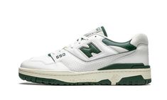 The Aime Leon Dore x New Balance 550 “Green” is one of four white-based colorways of the retro performance basketball silhouette brought back by the New York City streetwear brand in October 2020.  The 550 model originally debuted in 1989 as part of New Balance’s performance footwear program.  Never tied to one player, the shoe nonetheless remained largely unheralded, forgotten even, until Aime Leon Dore worked with New Balance to re-release it for Fall 2020.  The retro design features a mixture 550 Aime Leon Dore, City Streetwear, Green New Balance, Sneaker New Balance, Basketball Silhouette, Leon Dore, Balance 550, Aime Leon Dore, Shoe Inspo