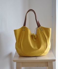 Leather Bag Tutorial, Yellow Purse, Leather Bag Pattern, Textile Bag, Hot Bags, Cute Handbags, Handbag Patterns, Handbag Charms, Unique Bags