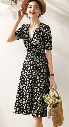 V neck Floral Print Summer Maxi dress. https://pradize.com/collection/summer-dresses?menu= Black Floral Dress Outfit Summer, Maxi Dresses For Girls, Black Floral Dress Outfit, Unique Summer Dresses, Floral Dress Outfit Summer, Bali Outfit, Floral Dress Outfits, Summer Midi Dress, Maxi Dress Collection