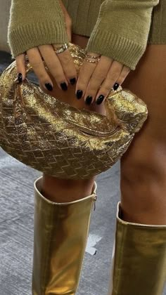 Gold Girl, Gold Aesthetic, Gold Bag, Golden Girl, Pretty Bags, Luxury Shopping, Star Girl, Material Girls, Cute Bags