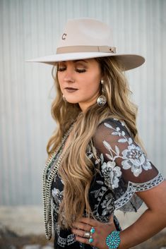 The Highway by Charlie 1 Horse - Silver Belly - Triangle T Boutique Southern Outfits Classy, Country Glam Outfit, Womens Western Outfits, Fancy Western Outfits, Western Chic Fashion, Western Glam, Classy Cowgirl, Cowgirl Style Outfits, Country Style Outfits