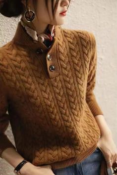 Pull ras du cou à motif de Noël pour femme Fall Outfit Inspiration 2024, Strip Sweater Outfit, Dark Brown Sweater Outfit, Early Fall Outfits 2024, Fall 2024 Outfits Women Over 40, Winter Styles For Women, Thanks Giving Outfits Women, Fall Inspo Outfits, Wool Clothes