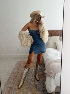 Music festival outfit | stagecoach | coachella | style inspo | fashion inspo Country Fall Outfits, Country Concert Outfits, Botas Western, Cute Country, Concert Outfit Ideas