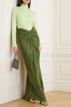 Find GAUGE81 Usuki Silksatin Maxi Skirt on Editorialist. Skirt silk-satin twisted fully lined concealed zip fastening through back mid-weight, non-stretchy fabric dry clean imported Back Tuck, Skirt Patterns Sewing, Leaf Green, Fitted Top, Green Silk, Skirt Pattern, Silk Satin, Women Collection, Luxury Design