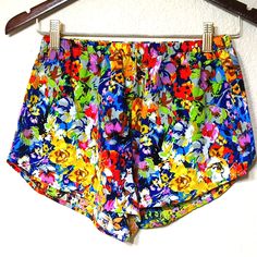 Nwotfabulous Short Shorts.Cool Awesome Fabric In 100% Polyester And Elasticize Waist. Bright Vivid Colored Abstract Florals. Pink Dress Short, Black Lace Shorts, Festival Shorts, Lady Biker, Denim Details, Black Crochet, Floral Shorts, Short Shorts, Patterned Shorts