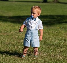 "Baby boy light blue linen suit includes SET of 4 : Shorts Suspenders Shirt Bow tie The shirt is made of white linen and the rest of the suit - light blue linen. Shorts come in elastic waist adjustable with buttons. Suspenders are adjustable with buttons on the back and removable. The bow tie is pre-tied with adjustable Velcro closure on the back. You can order the appropriate size for your baby. Please see the size chart in the last image. It would be good if you could send the individual measu Light Blue Linen Suit, Wedding Ring Bearer Outfit, Baby Boy Linen, Blue Linen Suit, Shorts With Suspenders, Linen Outfits, Light Blue Suit, Boy Baptism Outfit