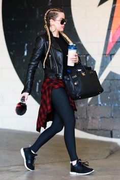 Khloe Kardashian Robert Kardashian, Pastel Outfit, Leather Jacket Outfits, Kardashian Style, Looks Black