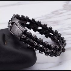 Pulsera Trenzada De Cuero Con Calavera Para Hombre, Brazalete De Acero Inoxidable Negro Mate,Hecho A Mano Material 316l De Acero Inoxidable Tamao 225*16mm Braided Leather Bracelet With Mens Skull Steel Bracelet Matt Black Stainless, Handmade Material 316l Stainless Steel Size 22.5cm Skull Belt, Trendy Bracelet, Large Bracelet, Trendy Bracelets, Skull Bracelet, Braided Leather Bracelet, Mens Accessories Jewelry, Dynamic Design, Brushed Stainless Steel