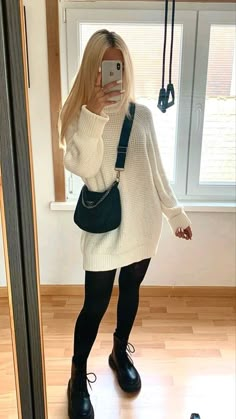 Look estiloso para você se inspirar Errands Outfit, White Sweater Dress, Sweater Dress Outfit, Cold Outfits, Tights Outfit, Looks Chic, Casual Winter Outfits