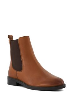 Synonymous with Dune London, the Chelsea boot is a long-standing classic favoured for its transitional appeal. Precise perfectly blends a contemporary aesthetic with our iconic heritage. Crafted from the finest materials and complemented with our bespoke 'DD'-interlock branded hardware, the round-toe style has been set on a timeless outsole and has been detailed with elastic inserts and a pull-on tab. Finished with stitch details, this versatile style will become a go-to styling solution all sea Oasis Fashion, Dune London, Leather Chelsea Boots, Contemporary Aesthetic, Chunky Boots, Chelsea Boot, Versatile Style, Fashion Face, Boot Shoes Women