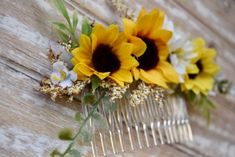 The Sunflower Hair Comb is gorgeous in the color scheme of grayed jades, ivory & sunflower yellow. Gorgeous with hair half up or in an updo hairstyle. Adorned with assorted greenery (weeping fern, draping jasmine, mini ficus...), sunflowers and wild daisies. Gorgeous for for a wedding, birthday celebration or a special photo session. Length is approximately 5 inches (with longer wisps of greenery) Bridal Floral Hair, Wild Daisies, Sunflower Hair, Wild Daisy, Floral Hair Comb, Nh Wedding, Daisy Hair, Sunflower Themed Wedding, Wedding Hair Up