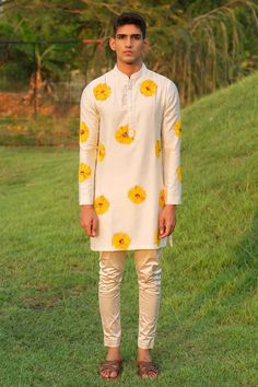 Off white chanderi kurta with hand painted sunflowers. Paired with solid pant. - Aza Fashions White Traditional Wear With Printed Motifs For Summer, White Summer Traditional Wear With Printed Motifs, Summer White Traditional Wear With Printed Motifs, Hand Painted Sunflowers, Painted Sunflowers, Chanderi Kurta, Satin Hands, White Kurta, Satin Color