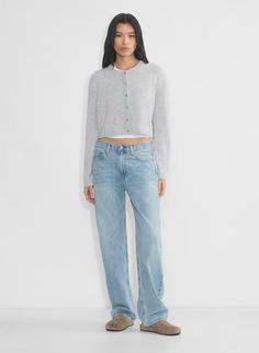 CASHMERE RELAXED CREW CARDIGAN | Aritzia Aritzia Business Outfit, Fall Relaxed Outfits, Cashmere Sweaters Women, Aritzia Staples, Fit Cardigan Outfit, Aritzia Aesthetic Outfits, Fits For Cold Weather, Aritzia Work Outfit, Aritzia Clothes