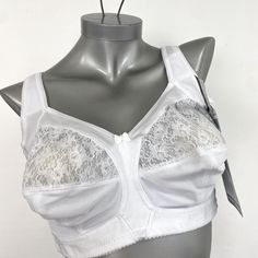 White Bra, Made With Spandex An Lace, Without Wiring, Made In Colombian, Size 40b/38d-Us Fitted Bra With Medium Bust Support For Daywear, Stretch Full Cup Bra With Lace Trim, Fitted Full Coverage Bra For Daywear, Fitted Full Cup Bra For Daywear, Full Coverage Bra For Daywear, Fitted White Bra With Lace Trim, White Lace Stretch Bra, White Stretch Lace Bra, Fitted Seamless Bra For Daywear