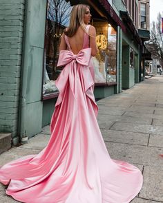 Bow Back Prom Dress, Prom Dress With Big Bow, Prom Dresses With Big Bow, Prom Dress Bow Back, Beautiful Pink Dress, Barbie Prom Look, Dresses With Big Bows On Back, Pink Prom Dress With Bow, Dress With Bow In The Back Prom