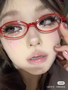 Douyin Makeup With Glasses, Puppy Beauty Face, Y2k Makeup Looks, Makeup Y2k, C Beauty, Festival Make Up, Douyin Makeup, Doll Eye Makeup, Red Glasses