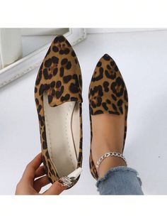 Café integral  Collar   Liso,Tribal,Plantas,Estampado Integral,Estampado en Textura  Embellished Asymmetrical Pattern, Pointed Loafers, Womens Loafers, Women Casual Flats, Leopard Print Shoes, Flat Loafers, Print Shoes, Casual Flat Shoes, Elegant Dresses Long