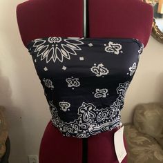 Nwt Romwe Bandana Blue Print Bandeau Top. Size M Blue Fitted Bandeau Crop Top, Fitted Blue Bandeau Crop Top, Blue Bandana Print Top For Spring, Spring Blue Top With Bandana Print, Casual Bandeau Bandana, Casual Bandeau Bandana For Summer, Summer Beach Bandana Bandeau, Casual Blue Bandana For Summer, Summer Beach Bandeau Bandana