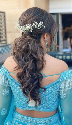 Messy Plaits Hairstyles Indian, Ponytail Hairstyles For Wedding Indian, Pony Hairstyle For Lehenga, Pony Hairstyle On Lehenga, Sangeet Pony Hairstyle, Pony With Saree, High Pony Hairstyles Wedding Indian, Messy Front Hairstyles, Bridal Hair Bun Indian Wedding