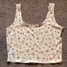 Shein Off White With Blue Flowers Cropped Tank With Scoop Neck. Nwot. Cream Cropped Crop Top For Spring, Beige Cropped Tank Top For Spring, Cream Sleeveless Crop Top For Spring, Casual Cream Tank Top For Spring, Tops Shein, Shein Tops, Blue Cream, Crop Tank, Blue Flowers