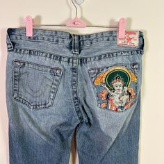 > Size: 29 > Preowned, Great Condition ( Please See All Pictures For Information) > Material Content & Fabric Care ( See Pictures) > Low Rise > Boot Cut > Zip & Button Closure > Belt Loops > 5 Pocket Style > Embroidered Back Pocket > Vintage Approx. Measurements Laying Flat: > Front Rise: 7 1/2” > Inseam:33” Embroidered Jeans For Streetwear, Cut Denim Jeans, Boot Cut Denim, True Religion Jeans, True Religion, Colored Jeans, Jeans And Boots, Boot Cut, Fabric Care