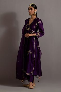 Aubergine kali angarkha with guccha jaal embroidered in zari, moti and zardozi scattered all-over. Comes with straight pant and guchha embroidered corners of organza dupatta. - Aza Fashions Traditional Attires, Embroidery On Kurtis, Casual Indian Fashion, Kurti Embroidery Design, Boutique Dress Designs, Stylish Party Dresses, Organza Dupatta, Dress Images, Indian Fashion Designers