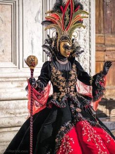 Costumes Carnaval, Venice Carnevale, Venetian Costumes, Venetian Costume, Exotic Hair, Venice Carnivale, Venice Carnival Costumes, Hidden Faces, Carnival Fashion