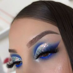 Maquillage Yeux Cut Crease, Glitter Makeup Looks, Prom Eye Makeup, Carnival Makeup, Eye Makeup Styles, Cute Eye Makeup, Makeup For Black Skin, Eye Makeup Pictures, Pinterest Makeup