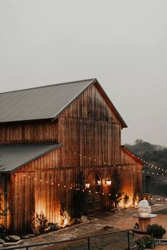 Country Wedding Ideas, Country Wedding Venues, Country Barn Weddings, Barn Wedding Decorations, Country Style Wedding, Country Theme Wedding, Country Theme, Country Barn