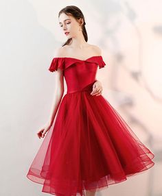 Red A-line Dress For Prom Season, Red Tulle Dress With Sweetheart Neckline, Red Knee-length Evening Dress For Prom Season, Red Knee-length Evening Dress For Prom, Red Tulle Summer Dress, Red Tulle Dress For Summer, Red Knee-length Prom Dress, Red Tulle Dresses For Prom Season, Elegant Red Dress With Tulle Skirt