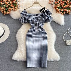 Cute plaid dressMaterial: blendedColor: black and whiteSize(cm): S, M, L, XLS length 89 bust 82 waist 68M length 90 bust 86 waist 72L length 91 bust 90 waist 76&ltp&gtXL length 92 bust 94 waist 80&lt/p&gt&ltbr/&gt Simply Dress, Black Femininity, Diva Fashion, Prom Dresses Lace, Dress Silhouette, Mua Sắm, Western Dresses, Petite Outfits, Casual Fall Outfits