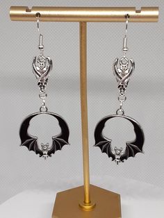 This earrings are freaking awesome earrings. These are made with silver tone materials Awesome Earrings, Halloween Unique, Earrings Gothic, Unique Jewelry Gifts, Goth Jewelry, Gothic Halloween, Freaking Awesome, Jewellery Making, Gothic Fashion