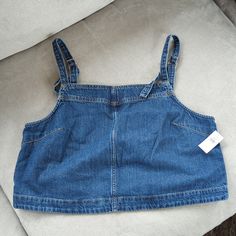 Super Cute Old School Gap Quality Gap Casual Crop Top For Spring, Casual Gap Crop Top For Spring, Gap Summer Tops With Pockets, Dark Wash Denim Tops With Pockets, Classic Dark Wash Denim Tops With Pockets, Gap Casual Cotton Crop Top, Casual Cotton Crop Top By Gap, Denim Tops With Pockets In Medium Wash, Medium Wash Denim Tops With Pockets