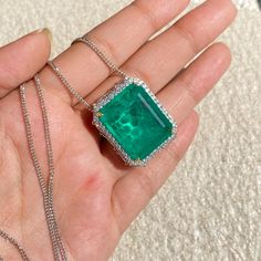 Emerald Doublet Necklace features semi precious green stone and cz diamonds in rectangle shape. Ideal to pair with your design outfits and bridal wedding gown. These LUXURY Statement Green Pariba Tourmaline necklace surely elevate your look. Perfect Gift For her. *𝐏𝐑𝐎𝐃𝐔𝐂𝐓 𝐃𝐄𝐓𝐀𝐈𝐋* * 𝐌𝐚𝐭𝐞𝐫𝐢𝐚𝐥: Brass * 𝐏𝐥𝐚𝐭𝐢𝐧𝐠: White Rhodium Plated * 𝐒𝐭𝐨𝐧𝐞: AAA-quality CZ Diamond & Doublet. *𝐃���𝐈𝐌𝐄𝐍𝐒𝐈𝐎𝐍𝐒* *𝐍𝐞𝐜𝐤𝐥𝐚𝐜𝐞* * 𝐖𝐞𝐢𝐠𝐡𝐭: 12 gm  * 𝐋𝐞𝐧𝐠𝐭𝐡: 17 Inches * Luxury Tsavorite Necklaces, Green Emerald Wedding, Wedding Gift Art, Luxury Green, Necklace Luxury, Emerald Wedding, Paraiba Tourmaline, Tourmaline Necklace, Deco Jewelry