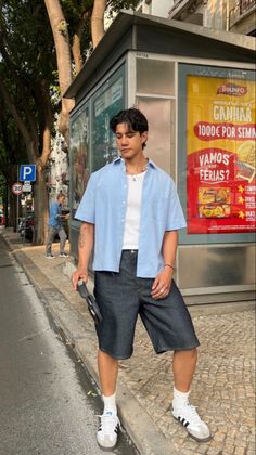 Chino Shorts Mens Outfit, Hot Weather Outfits Men, Jean Shorts Men Outfit, Mens Summer Outfits Street Styles, Jorts Mens Outfits, Jorts Outfit Idea Men, Best Shorts For Men, Summer Fits Men, Levi Jeans Outfit