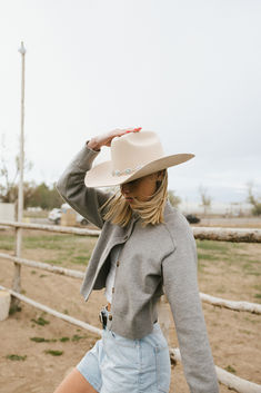 A felt western hat styled with transitional fall pieces, showcasing its versatility for autumn fashion. Gigi Pip Hats, Cowboy Hat Photoshoot, Cattleman Hat, Western Hats For Women, Felt Hats, Western Hat, Fall Transition, Western Hats, Cowgirl Hats