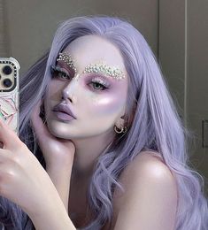 Fairytale Makeup Looks Princess, Mermaid Drag Makeup, Alien Make Up Halloween, Mermaid Fantasy Makeup, Scifi Makeup, Fairy Fantasy Makeup, Fairy Halloween Makeup, Creepy Halloween Makeup