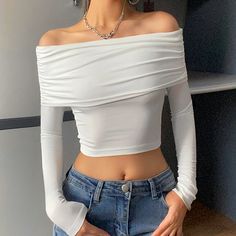 Size: S How To Make One Shoulder Top, Cute Tops With Sleeves, No Shoulder Tops, Cute White Top Outfits, How To Style Off Shoulder Top, Off Shoulder Shirts, How To Wear Crop Tops, White Off Shoulder Top Outfits, Off The Shoulder Long Sleeve Top