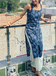 Simple College Outfits, Tailor Design, Diwali Pictures, Stylish Kurtis, Churidar Neck, Simple Kurta, Stylish Gown, Churidar Neck Designs, Simple Lehenga