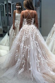 فساتين الحفلات الراقصة ذات الأشرطة السباغيتي الصفراء من التول مع زينة للحفلات Dresses With Appliques, Lavender Prom Dresses, A Line Prom Dress, Prom Dresses Long Lace, Formal Ball Gown, Pretty Wedding Dresses, Spaghetti Strap Prom Dress, Cute Wedding Dress, Lace Prom Dress