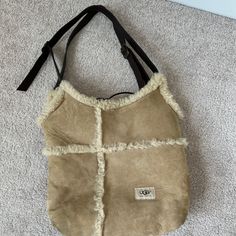 Ugg Purse Fair Condition Some Tints Of Green On Side Of Bag Ugg Purse, Ugg Purses, Ugg Bag, Womens Uggs, Shoulder Bags, Bag Lady, Purse, Shoulder Bag, Cream