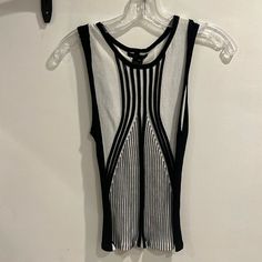 Ohne Titel Xs Black & White Printed Top Never Worn Nwt Modern Fitted White Tank Top, Fitted Black And White Sleeveless Top, Fitted Sleeveless Black And White Top, Fitted Sleeveless Tops With Cat Print, Black & White, Womens Tops, Tank Tops, Black And White, White